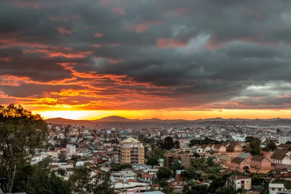 Zachód słońca nad antananarivo — Zdjęcie stockowe
