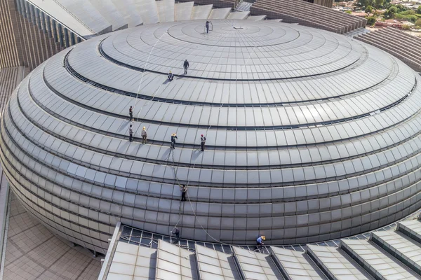 Telhado trabalho no topo da nova cúpula da UA — Fotografia de Stock