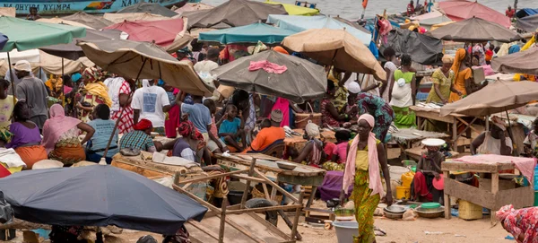 Mbour vismarkt — Stockfoto