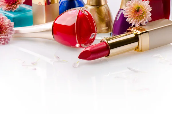 Nail polish and lipstick with flowers — Stock Photo, Image