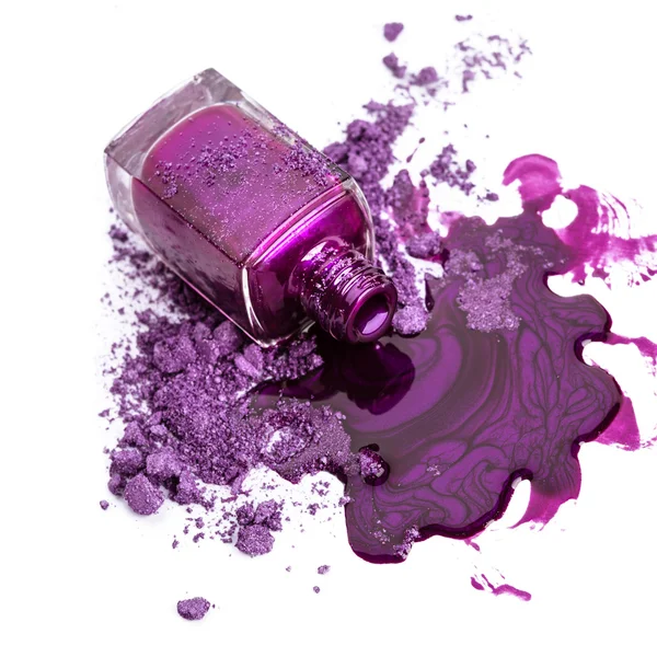 Purple nail polish and crushed eye shadow on white background — Stock Photo, Image