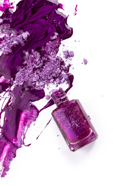 Purple nail polish and crushed eye shadow on white background — Stock Photo, Image