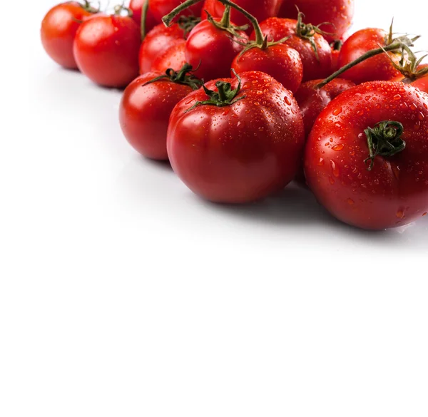 Tomates frescos com gotas de água — Fotografia de Stock