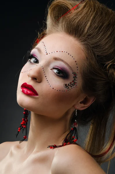 Portrait of young girl — Stock Photo, Image