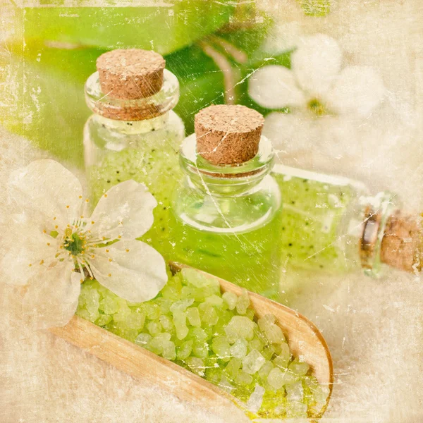 Groene spa Stilleven met glazen flessen — Stockfoto