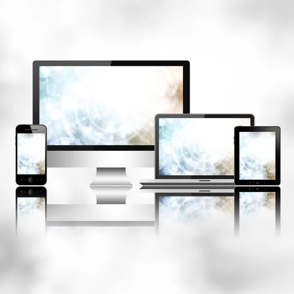 Computer, laptop, mobiele telefoon en tablet-pc — Stockfoto