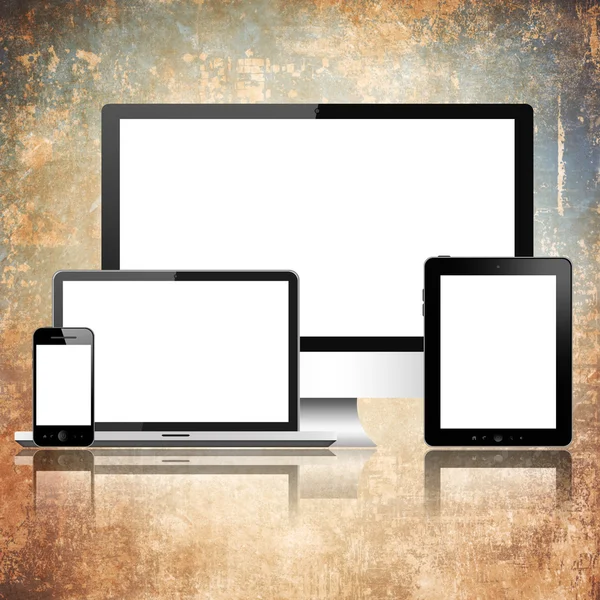 Computer, laptop, mobiele telefoon en tablet-pc — Stockfoto