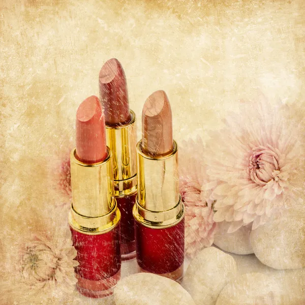 Lippenstift met bloemen — Stockfoto