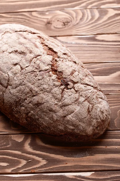 Pan sobre fondo de madera — Foto de Stock