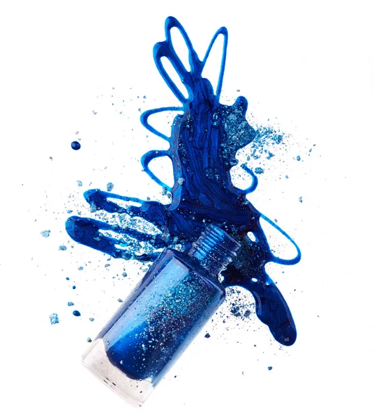 Blauwe nagellak met oogschaduwniebieski lakier do paznokci z cień do oczu — Stockfoto