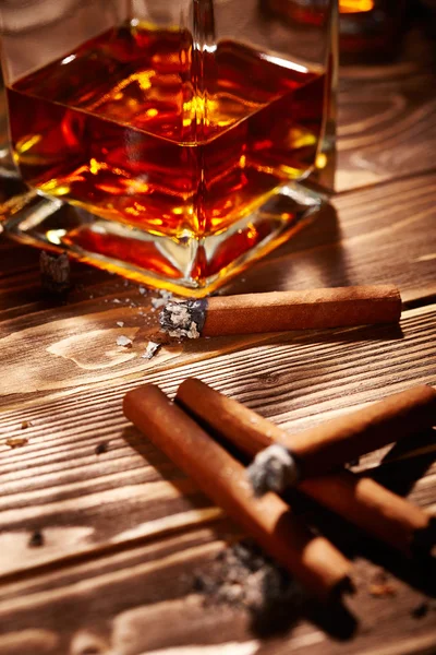 科涅克白兰地和雪茄 — 图库照片