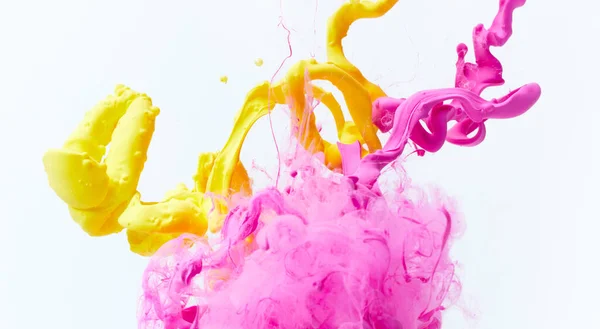 Pink Yellow Paint Splash Water Gray Acrylic Ink Drop Background — Stockfoto