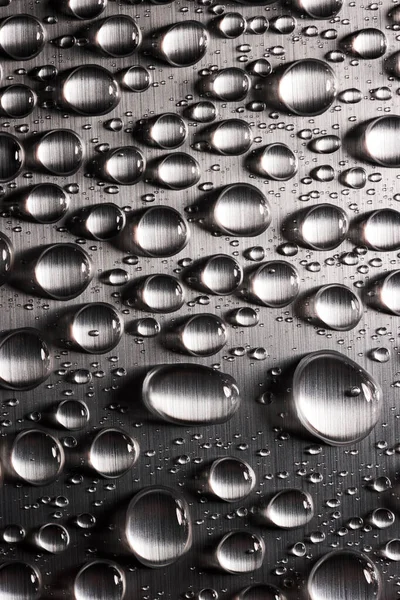 铁面水滴的文摘背景 钢灰色平整纹理上的雨滴 — 图库照片