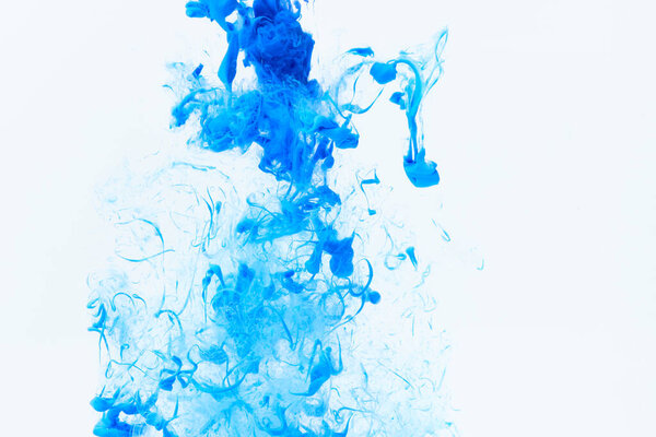Творческий динамический абстрактный фон с брызгами краски в воде