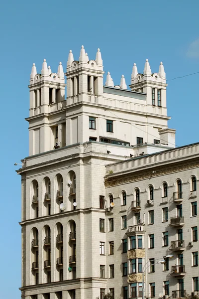 Fragmento do edifício alto de Moscou — Fotografia de Stock