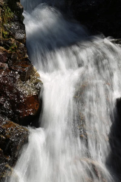 Bela cachoeira — Fotografia de Stock