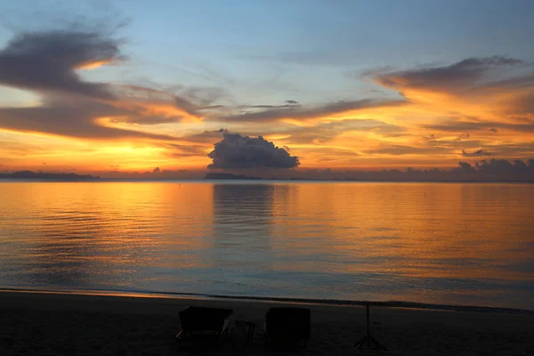 Vacker solnedgång till havs — Stockfoto