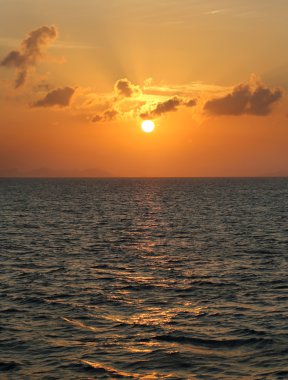 denizde gün batımı