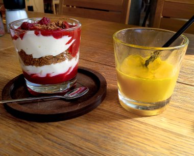 Lezzetli mango tutkusu meyve suyu ve içecek.