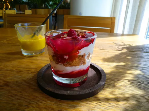 Foto Van Een Heerlijk Dessert Een Restaurant Voor Lunch — Stockfoto