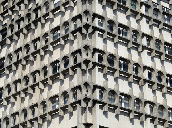 Foto Fundo Edifício Incomum Com Ornamentos Geométricos Janelas — Fotografia de Stock