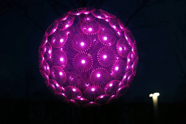 夜晚一个闪亮的蒲公英球的照片 现代招贴画艺术设计的一个例子 — 图库照片