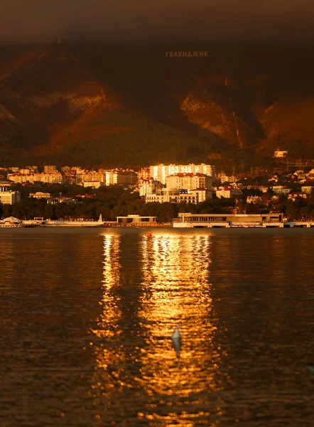 Foto Una Puesta Sol Dorada Mar Negro Por Noche —  Fotos de Stock