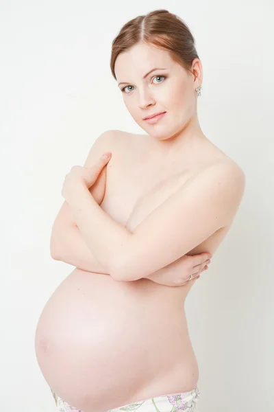 裸の妊娠中の女性 — ストック写真