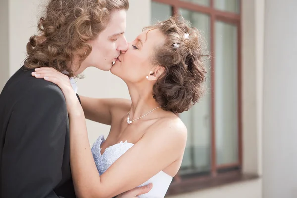 結婚式のキス — ストック写真