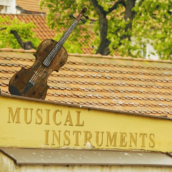 Vecchio negozio di strumenti musicali a Praga Fotografia Stock