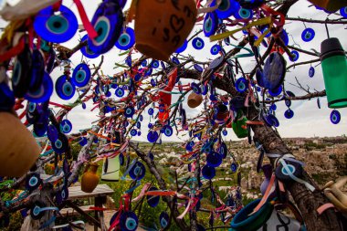 Tılsımlar ve tılsımlar, el sanatları ve hediyelikler, Türkiye 'nin Kapadokya kentinde gerçekleştirilmesini diliyor
