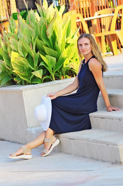 Summer Happy Beautiful Young Woman Dark Blue Dress White Hat — Stock Fotó