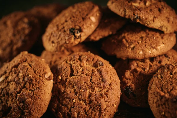 Pilha Biscoitos Aveia Mesa Madeira Close Foco Seletivo — Fotografia de Stock