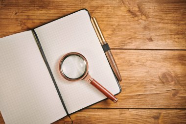 Günlük iş notları ve büyüteç defteri