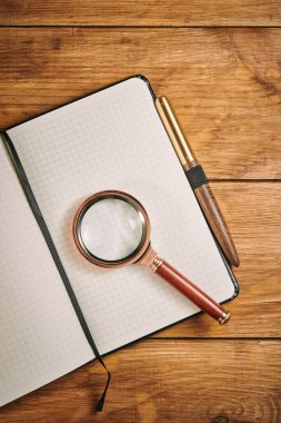 Günlük iş notları ve büyüteç defteri