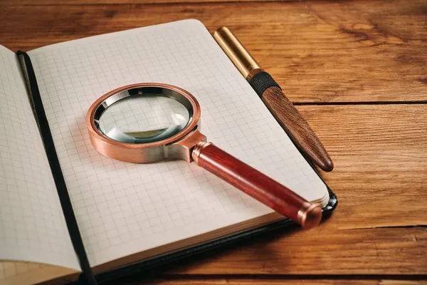 Günlük iş notları ve büyüteç defteri