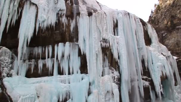 Waterfall in winter — Stock Video