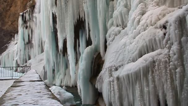 Waterfall in winter — Stock Video