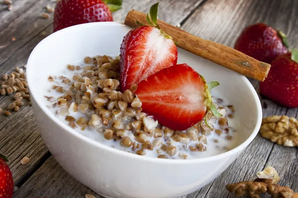 Strawberry with milk and buckwheat — Stock Photo, Image