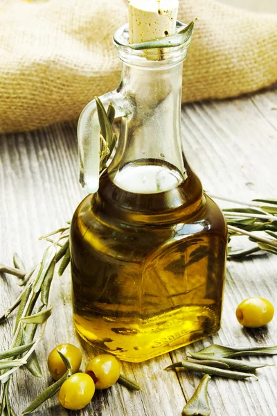 Sticlă de ulei de măsline — Fotografie, imagine de stoc