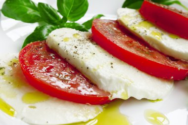 Caprese salatası