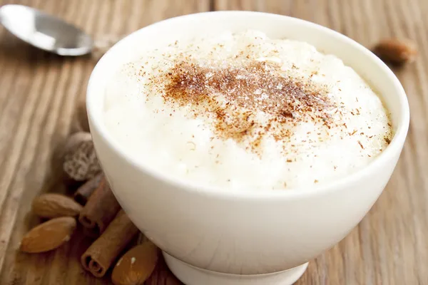 Rice pudding with cinnamon powder — Stock Photo, Image