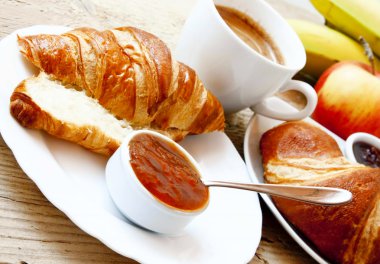 Kahvaltı croissants ile Fransız