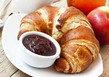 Kahvaltı croissants ile Fransız