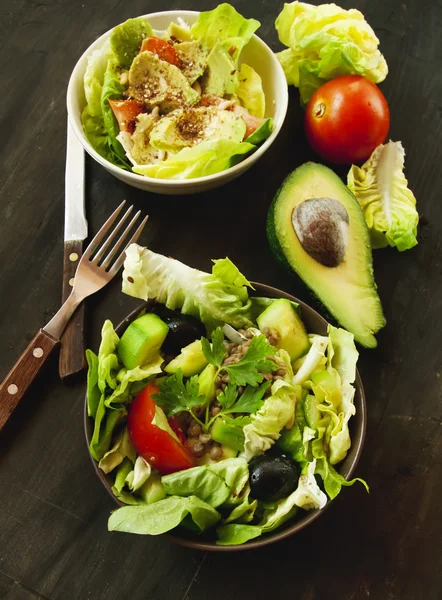 Salada de legumes verdes com abacate — Fotografia de Stock