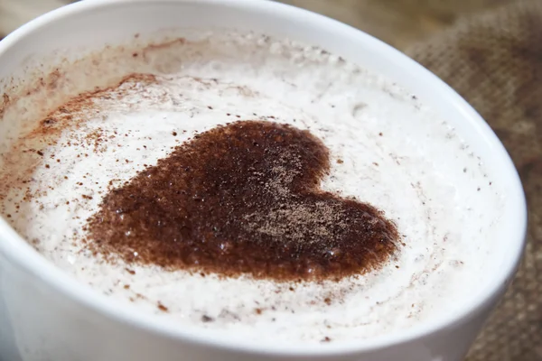 Filiżanka kawa kształt serca — Zdjęcie stockowe