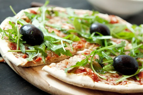 Pizza Margherita Closeup with Fresh Arugula Leaves — Stock Photo, Image