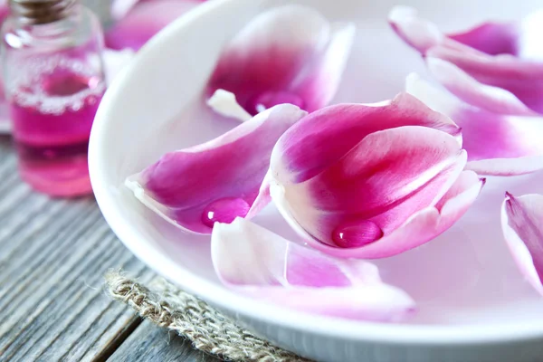 Wellness Settlement,Aromatherapy Petals and Water — Stock Photo, Image