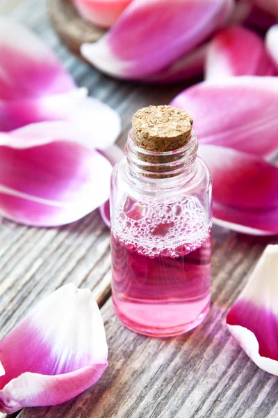 Essence Bottle with Soft Pink Petals — Stock Photo, Image