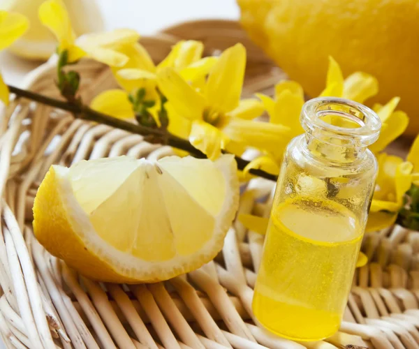 Лимонная сущность — стоковое фото